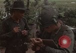 Immagine di Il Viet Cong sospetti Ankhe Vietnam del Sud, 1966, secondo 6 filmato di repertorio 65675036499