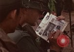 Immagine di Il Viet Cong sospetti Ankhe Vietnam del Sud, 1966, secondo 11 filmato di repertorio 65675036499