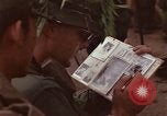 Immagine di Il Viet Cong sospetti Ankhe Vietnam del Sud, 1966, secondo 13 filmato di repertorio 65675036499