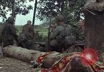 Immagine di Il Viet Cong sospetti Ankhe Vietnam del Sud, 1966, secondo 31 filmato di repertorio 65675036499