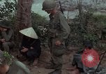 Immagine di Il Viet Cong sospetti Ankhe Vietnam del Sud, 1966, secondo 40 filmato di repertorio 65675036499