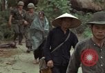 Immagine di Il Viet Cong sospetti Ankhe Vietnam del Sud, 1966, secondo 44 filmato di repertorio 65675036499