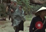 Immagine di Il Viet Cong sospetti Ankhe Vietnam del Sud, 1966, secondo 45 filmato di repertorio 65675036499