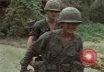Immagine di Il Viet Cong sospetti Ankhe Vietnam del Sud, 1966, secondo 48 filmato di repertorio 65675036499