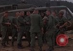 Image 1re Division de cavalerie aérienne Ankhe Sud Vietnam, 1966, de la seconde 17 séquences d'archives historiques vidéo 65675036500