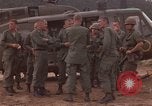 Image 1re Division de cavalerie aérienne Ankhe Sud Vietnam, 1966, de la seconde 21 séquences d'archives historiques vidéo 65675036500