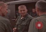 Image 1re Division de cavalerie aérienne Ankhe Sud Vietnam, 1966, de la seconde 24 séquences d'archives historiques vidéo 65675036500