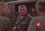 Image 1re Division de cavalerie aérienne Ankhe Sud Vietnam, 1966, de la seconde 25 séquences d'archives historiques vidéo 65675036500