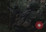 Image 1re Division de cavalerie aérienne Ankhe Sud Vietnam, 1966, de la seconde 33 séquences d'archives historiques vidéo 65675036500