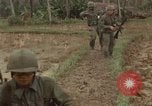 Immagine di 1° aria divisione di cavalleria Ankhe Vietnam del Sud, 1966, secondo 14 filmato di repertorio 65675036501