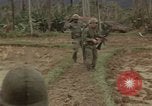 Immagine di 1° aria divisione di cavalleria Ankhe Vietnam del Sud, 1966, secondo 15 filmato di repertorio 65675036501