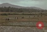 Immagine di 1° aria divisione di cavalleria Ankhe Vietnam del Sud, 1966, secondo 31 filmato di repertorio 65675036501