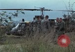 Immagine di 1° aria divisione di cavalleria Ankhe Vietnam del Sud, 1966, secondo 56 filmato di repertorio 65675036501