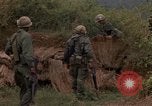 Immagine di 1° aria divisione di cavalleria Ankhe Vietnam del Sud, 1966, secondo 7 filmato di repertorio 65675036502