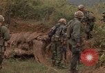 Immagine di 1° aria divisione di cavalleria Ankhe Vietnam del Sud, 1966, secondo 10 filmato di repertorio 65675036502