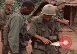 Immagine di 1° aria divisione di cavalleria Ankhe Vietnam del Sud, 1966, secondo 42 filmato di repertorio 65675036502