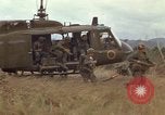 Immagine di 1° aria divisione di cavalleria Ankhe Vietnam del Sud, 1966, secondo 13 filmato di repertorio 65675036503