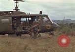 Immagine di 1° aria divisione di cavalleria Ankhe Vietnam del Sud, 1966, secondo 14 filmato di repertorio 65675036503