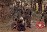 Immagine di 1° aria divisione di cavalleria Ankhe Vietnam del Sud, 1966, secondo 27 filmato di repertorio 65675036503