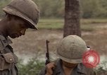 Immagine di 1° aria divisione di cavalleria Ankhe Vietnam del Sud, 1966, secondo 34 filmato di repertorio 65675036503