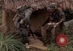 Immagine di 1° aria divisione di cavalleria Ankhe Vietnam del Sud, 1966, secondo 38 filmato di repertorio 65675036503
