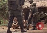 Immagine di 1° aria divisione di cavalleria Ankhe Vietnam del Sud, 1966, secondo 43 filmato di repertorio 65675036503