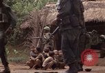 Immagine di 1° aria divisione di cavalleria Ankhe Vietnam del Sud, 1966, secondo 45 filmato di repertorio 65675036503