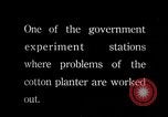 Standbild Baumwolle Landwirtschaft Experiment stations Southern United States USA, 1922, aus Sekunde 3 historischem Filmmaterial Videoclip 65675036516
