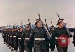 Standbild australische Truppen in Japan nach Zweiten Weltkrieg Nagasaki Japan, 1945, aus Sekunde 58 historischem Filmmaterial Videoclip 65675036519