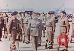 Standbild British Commonwealth troop review in Japan nach Zweiten Weltkrieg Kure Japan, 1946, aus Sekunde 19 historischem Filmmaterial Videoclip 65675036520