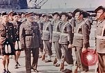 Standbild British Commonwealth troop review in Japan nach Zweiten Weltkrieg Kure Japan, 1946, aus Sekunde 26 historischem Filmmaterial Videoclip 65675036520