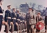 Standbild British Commonwealth troop review in Japan nach Zweiten Weltkrieg Kure Japan, 1946, aus Sekunde 55 historischem Filmmaterial Videoclip 65675036520