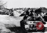 Standbild NS-Militärs Vorschüsse Charkow Ukraine, 1943, aus Sekunde 15 historischem Filmmaterial Videoclip 65675036552
