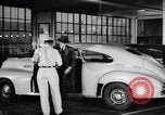 Image Entretien des voitures United States USA, 1941, de la seconde 18 séquences d'archives historiques vidéo 65675036562