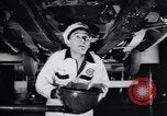 Image Entretien des voitures United States USA, 1941, de la seconde 40 séquences d'archives historiques vidéo 65675036562