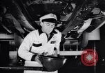Image Entretien des voitures United States USA, 1941, de la seconde 41 séquences d'archives historiques vidéo 65675036562