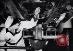 Image Entretien des voitures United States USA, 1941, de la seconde 50 séquences d'archives historiques vidéo 65675036562