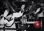 Image Entretien des voitures United States USA, 1941, de la seconde 52 séquences d'archives historiques vidéo 65675036562