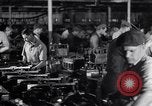 Image ligne d'assemblage automobile Ford United States USA, 1930, de la seconde 4 séquences d'archives historiques vidéo 65675036563