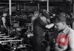 Image ligne d'assemblage automobile Ford United States USA, 1930, de la seconde 6 séquences d'archives historiques vidéo 65675036563