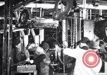 Image ligne d'assemblage automobile Ford United States USA, 1930, de la seconde 15 séquences d'archives historiques vidéo 65675036563
