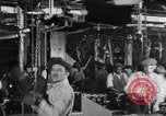 Image ligne d'assemblage automobile Ford United States USA, 1930, de la seconde 20 séquences d'archives historiques vidéo 65675036563