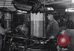 Image ligne d'assemblage automobile Ford United States USA, 1930, de la seconde 26 séquences d'archives historiques vidéo 65675036563