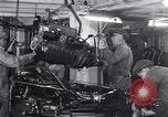 Image ligne d'assemblage automobile Ford United States USA, 1930, de la seconde 27 séquences d'archives historiques vidéo 65675036563