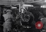 Image ligne d'assemblage automobile Ford United States USA, 1930, de la seconde 30 séquences d'archives historiques vidéo 65675036563