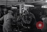 Image ligne d'assemblage automobile Ford United States USA, 1930, de la seconde 31 séquences d'archives historiques vidéo 65675036563