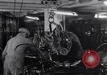 Image ligne d'assemblage automobile Ford United States USA, 1930, de la seconde 32 séquences d'archives historiques vidéo 65675036563