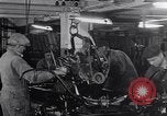 Image ligne d'assemblage automobile Ford United States USA, 1930, de la seconde 38 séquences d'archives historiques vidéo 65675036563
