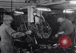Image ligne d'assemblage automobile Ford United States USA, 1930, de la seconde 40 séquences d'archives historiques vidéo 65675036563