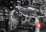 Image ligne d'assemblage automobile Ford United States USA, 1930, de la seconde 50 séquences d'archives historiques vidéo 65675036563